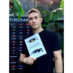 Zestaw Książka Kraby Wampiry Geosesarma Mariusz Olko + Plakat A0 | Gadżety i zabawki | Vantis Terra